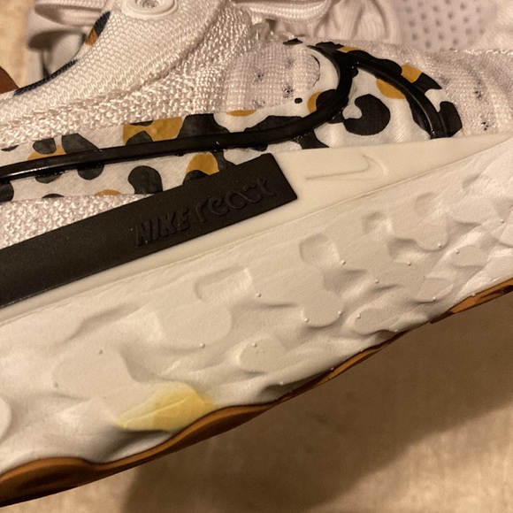 Nike React Infinity Run Flyknit 2 leopard Size 5.5 - Picture 7 of 7